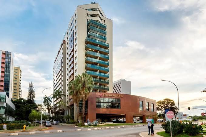 Lindo Flat Part Grand Mercure Varanda Aconchegante Brasilia Exterior photo